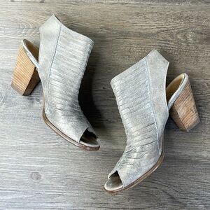 PAUL GREEN Women’s 'Cayenne' Leather Metallic Smoke Peep Toe Bootie Heel, size 7